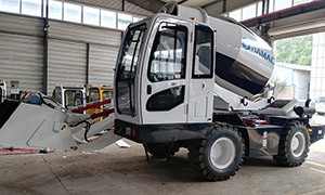 <b>Hormigoneras Autocargables HMC250</b>